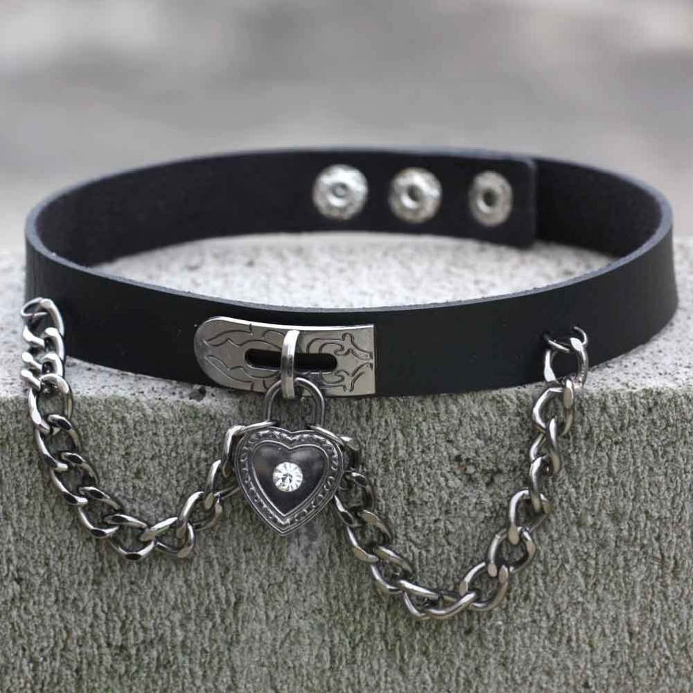 Bullet 69 - Heart Lock Choker - Zwart/Zwart